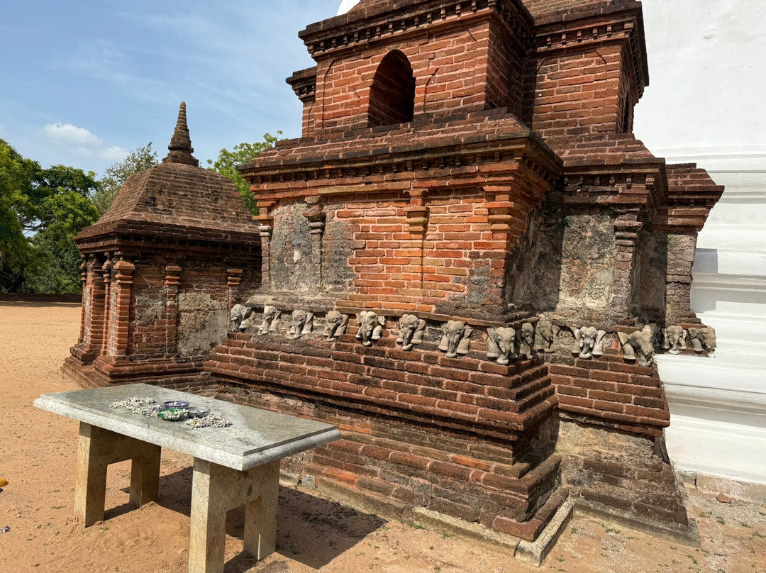 Pothgul Viharaya-波隆纳鲁瓦必去景点