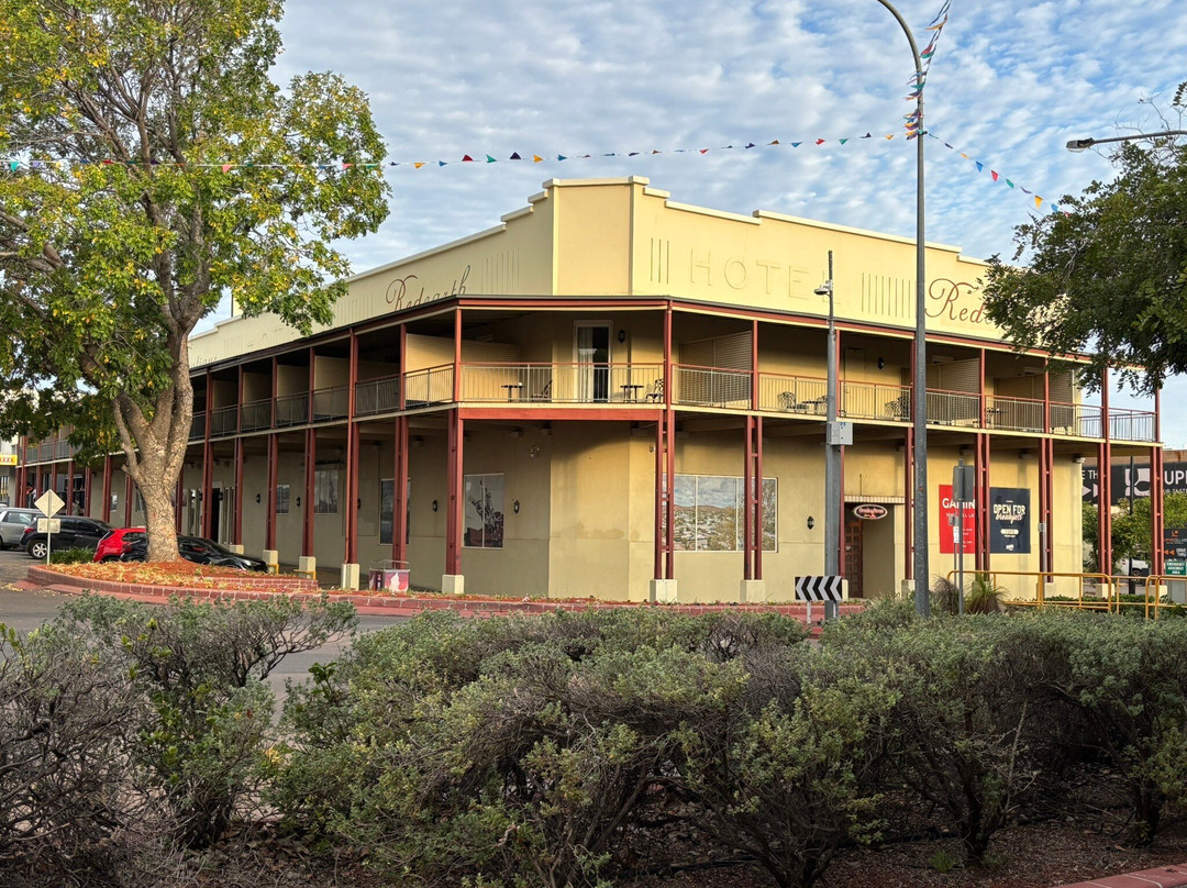 RedEarth Hotel主图