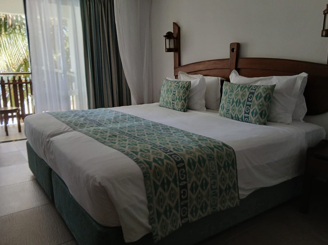 航海家海滩度假酒店主图