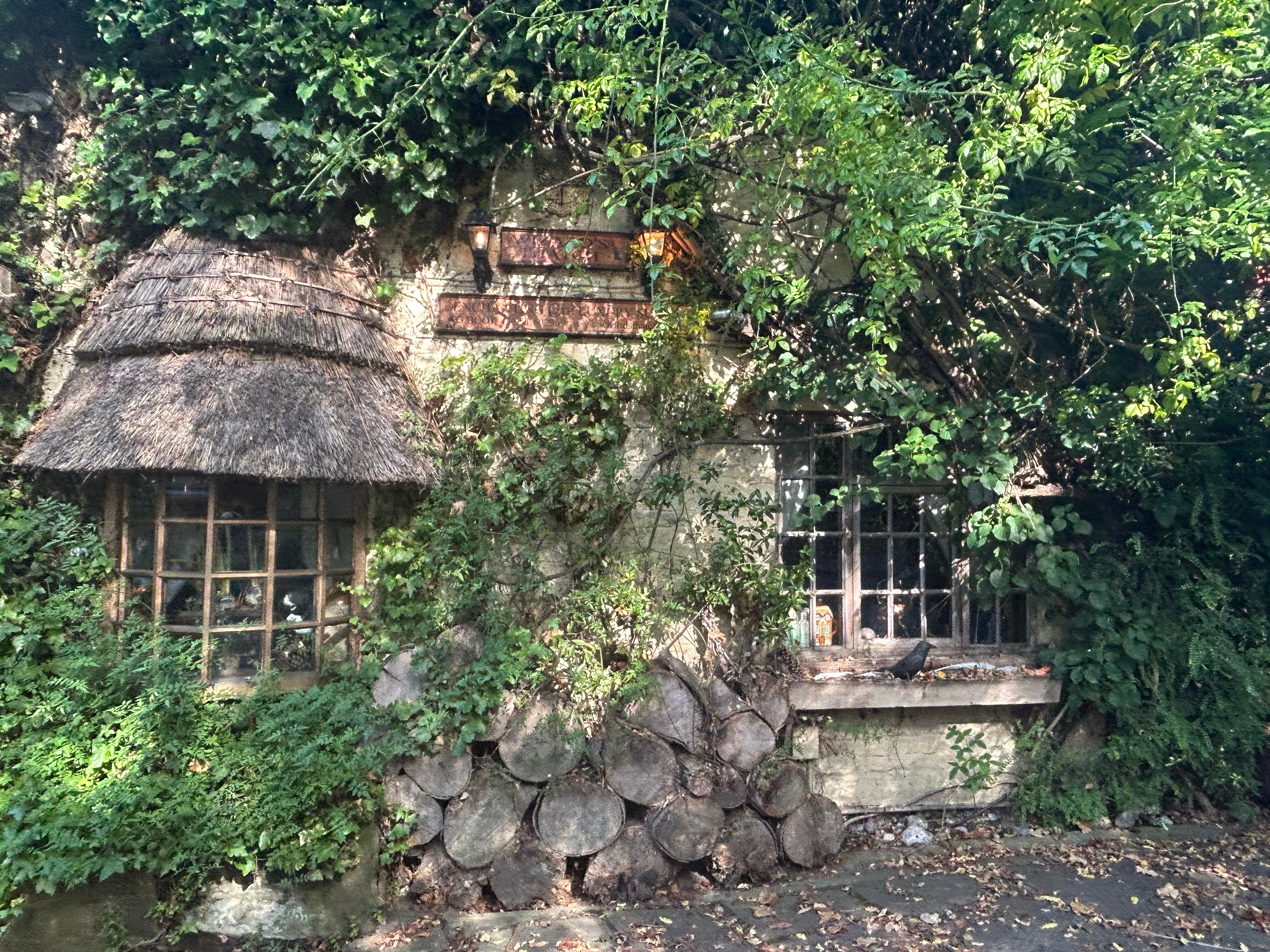Wizards Thatch at Alderley Edge-官方