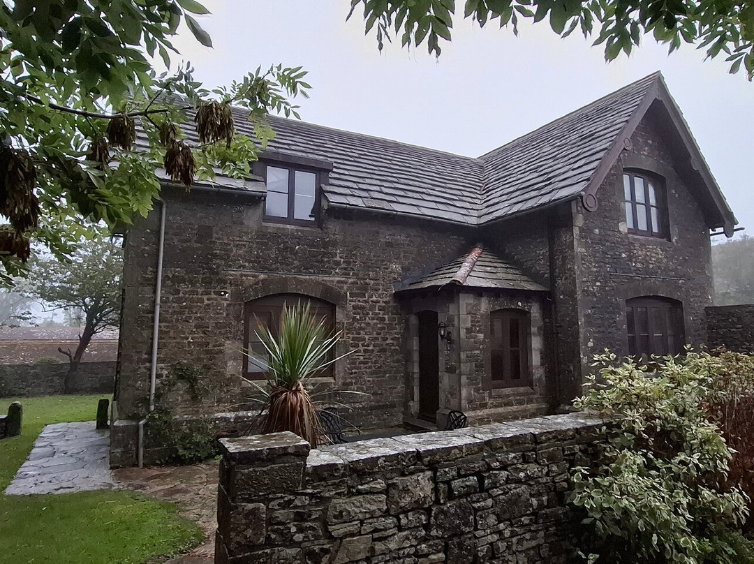 Kingston Country Courtyard主图