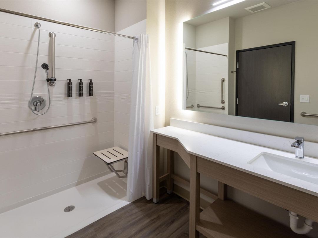 GrandStay Hotel & Suites Kaukauna