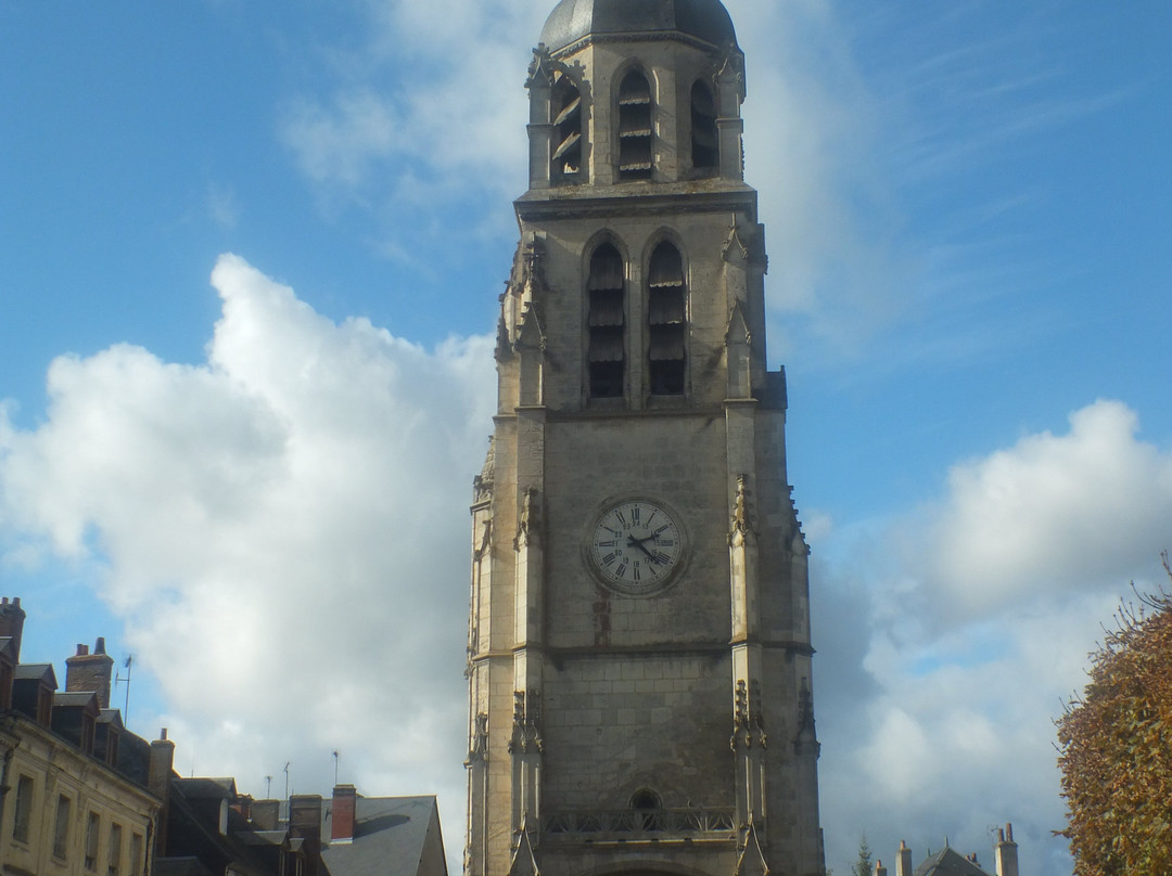 Place Saint Martin-旺多姆必去景点