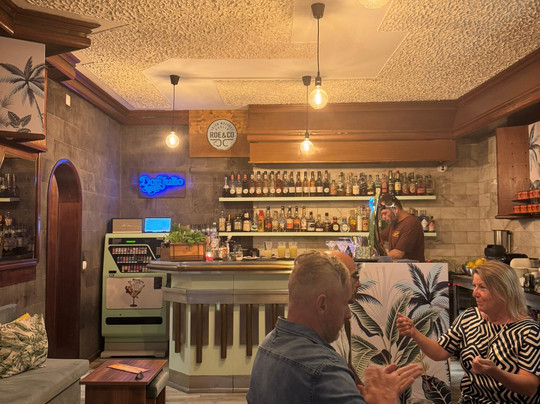 Revolucion Cocktail Bar-沙尔必去景点