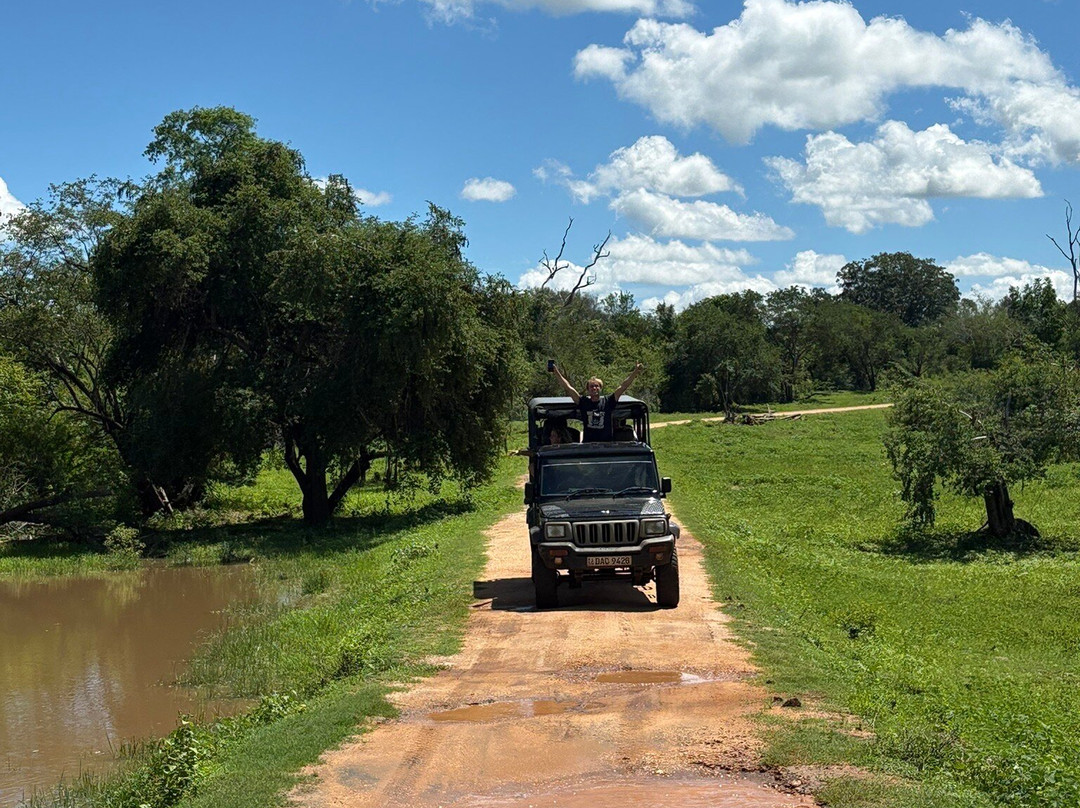 Udawalawe Lahiru Safari Guide Tours-乌达瓦拉维国家公园必去景点