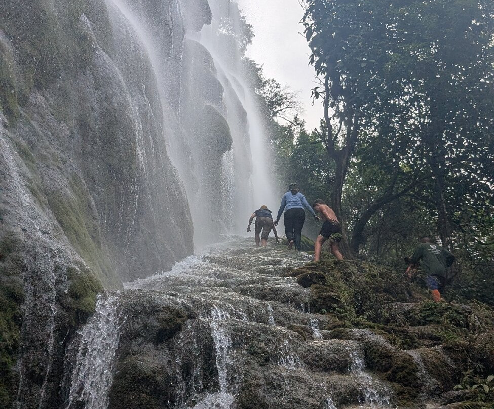 Thee Lor Lay Waterfall-蕴朋县必去景点