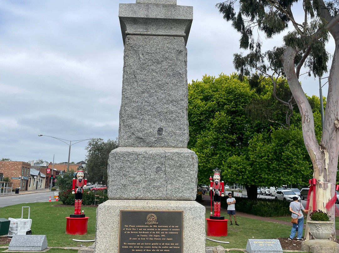 Berwick War Memorial and Plantation-伯威克必去景点
