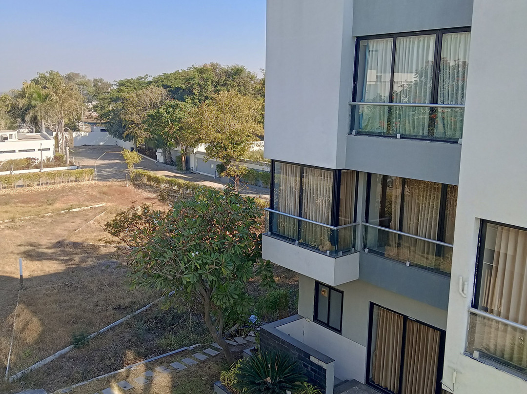 The Emerald Club主图