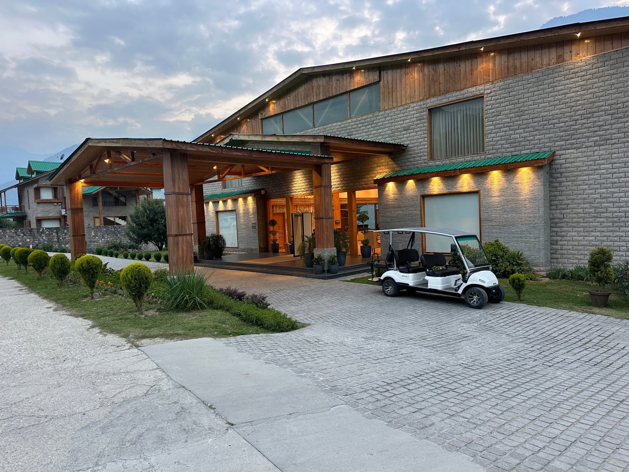 Baragarh Resort and Spa Manali- IHCL SeleQtions-浴室