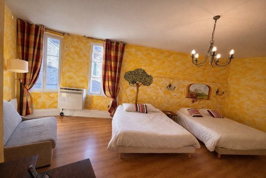 利布尔讷拉图尔酒店-客卧