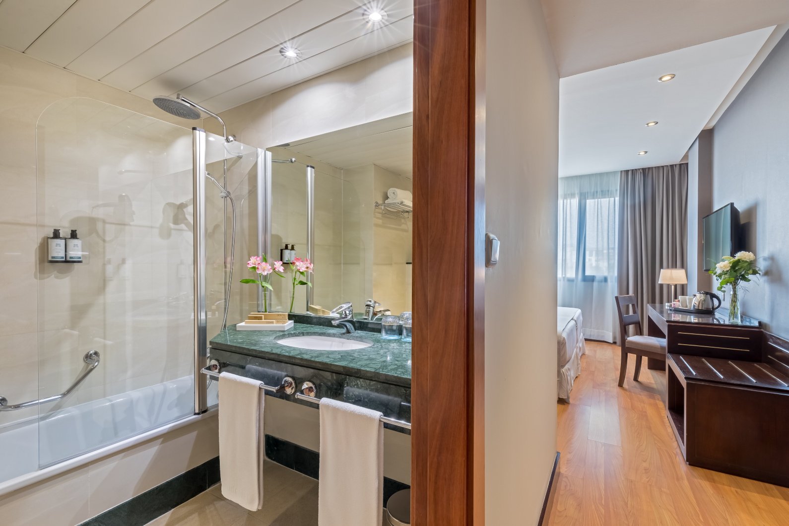 格拉纳达西方酒店-浴室