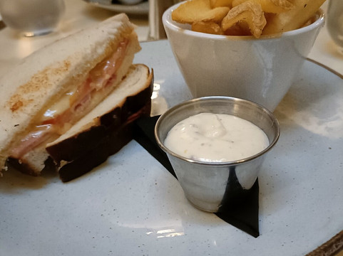 科宁厄姆阿姆斯酒店主图