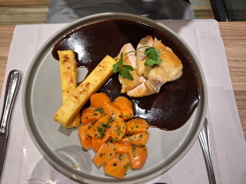 FETZ - 洛莱莱酒店主图