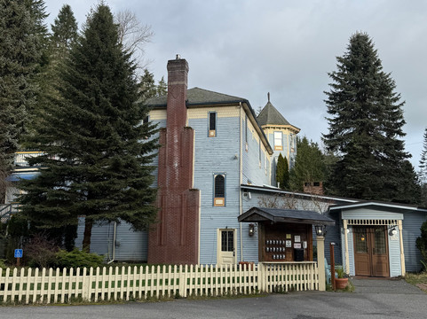 亚历山大山林小屋宾馆主图
