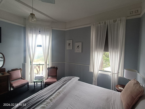 比肖夫酒店主图