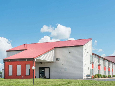 奥福尔伦-圣路易斯地区温德姆速8酒店主图