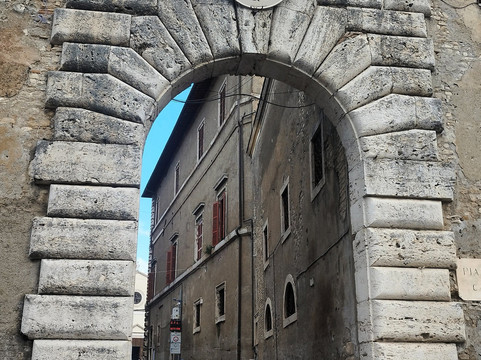 Castello Ducale Orsini-菲亚诺罗马诺必去景点