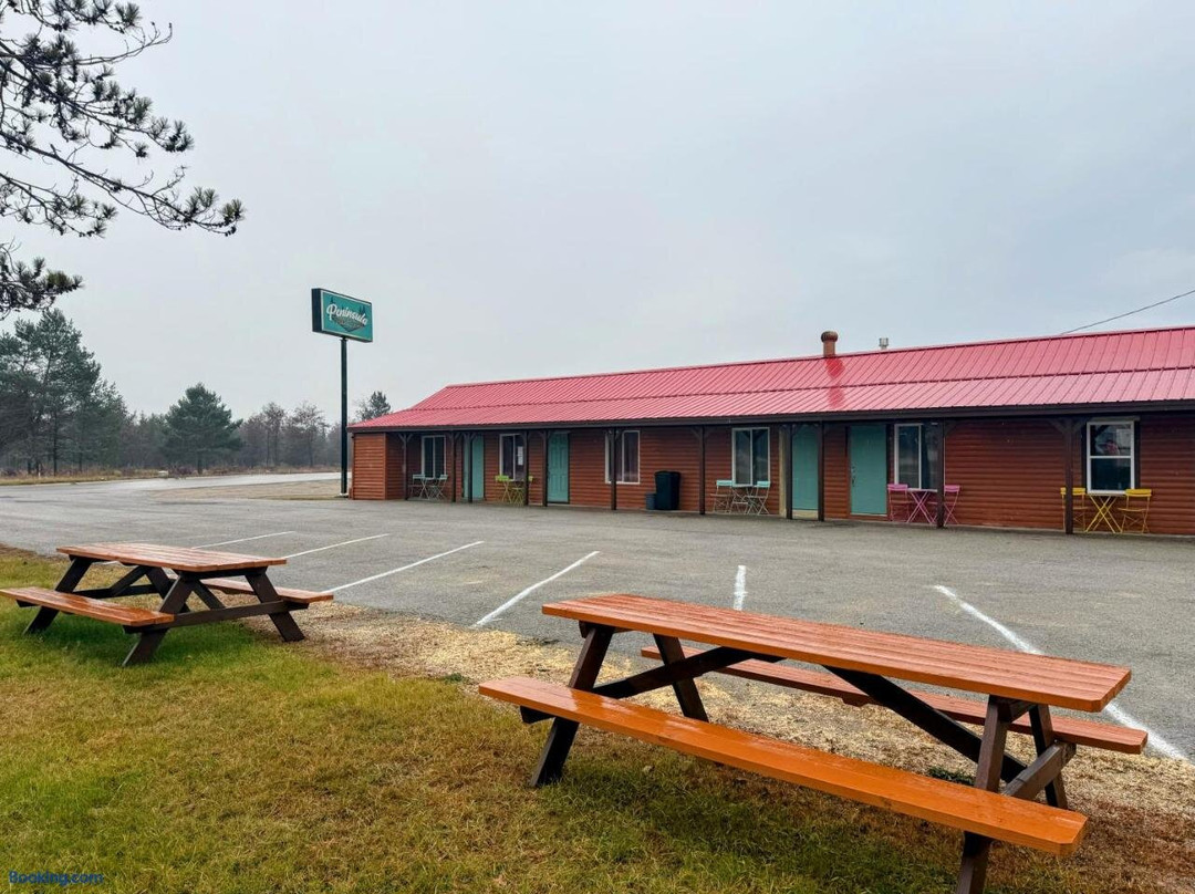 Peninsula Point Lodge