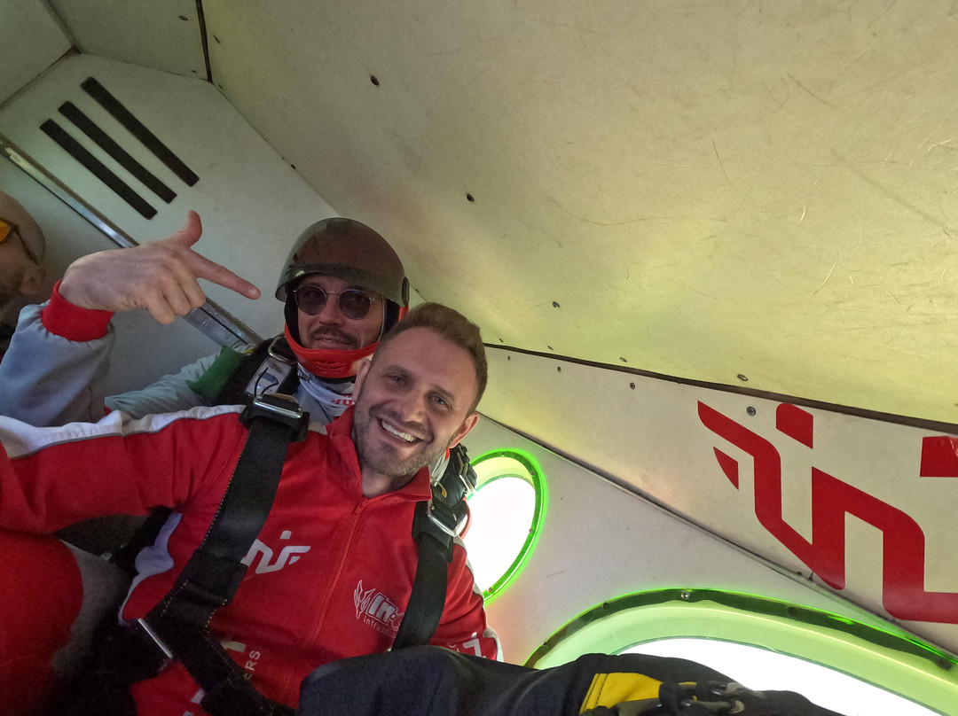 Tnt Brothers Skydiving Bucharest-Clinceni必去景点