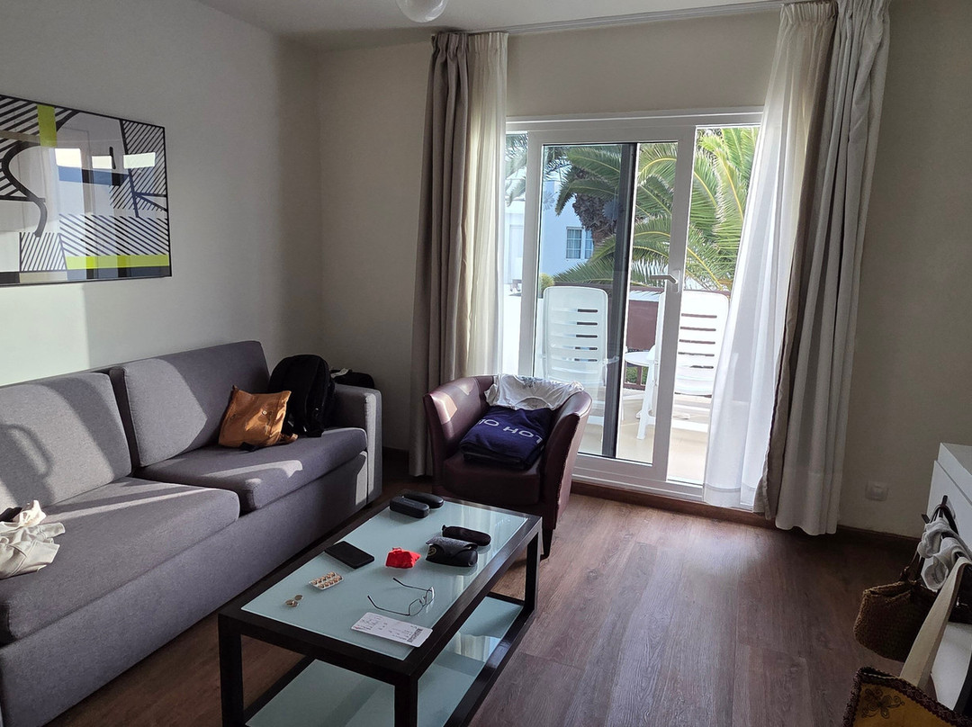 H10怀特精品套房酒店-仅限成人主图