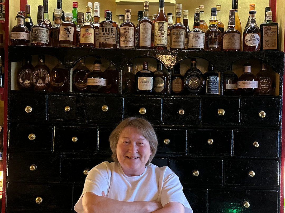 O’Loclainn’s Irish Whiskey Bar-Ballyvaughan必去景点