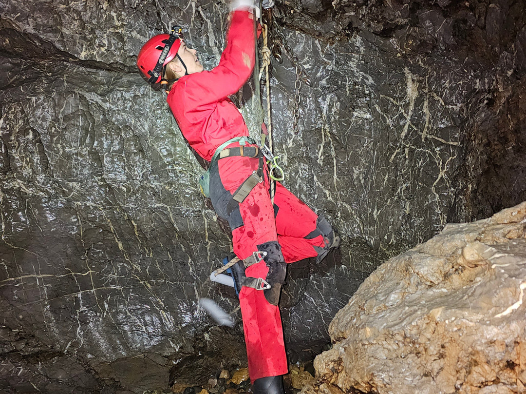 Horne Lake Caves Provincial Park-魁利克姆海滩必去景点