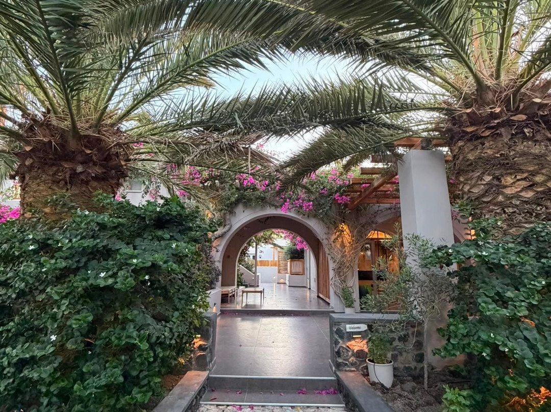玛丽莉亚乡村酒店主图