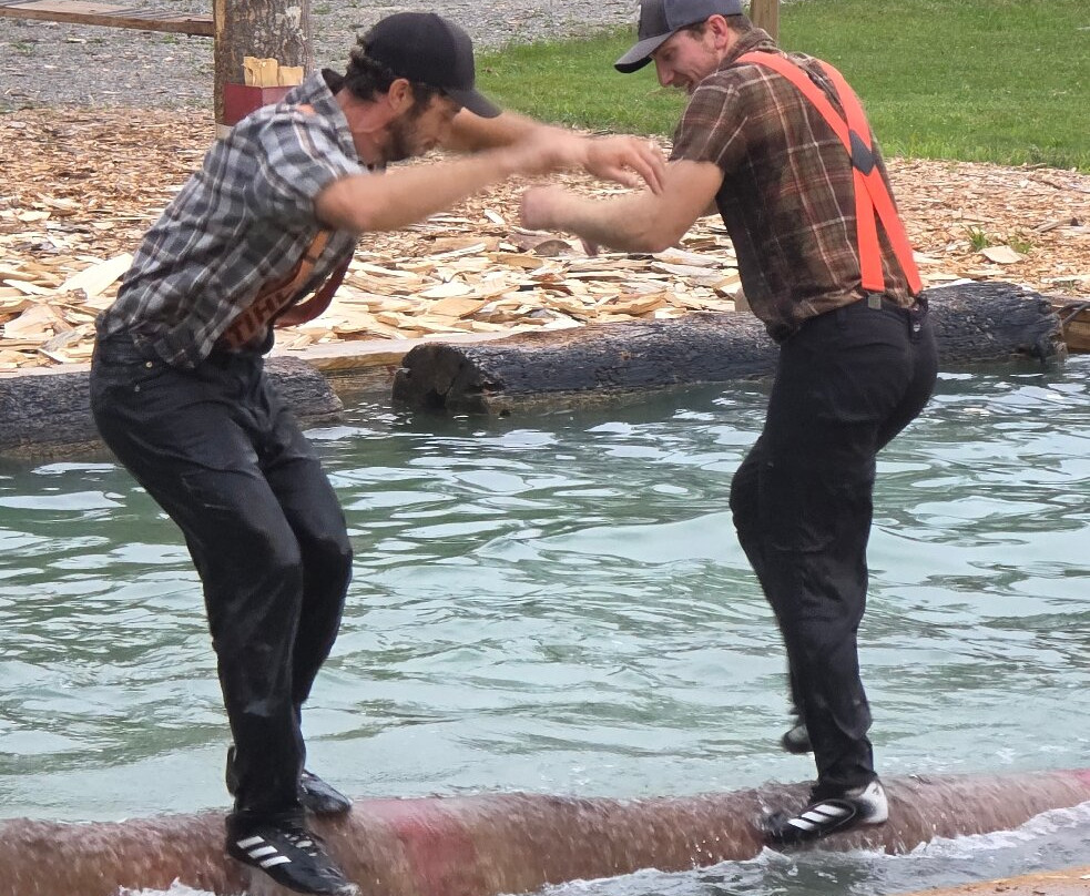 Jack Pine Lumberjack Show-麦基诺城必去景点