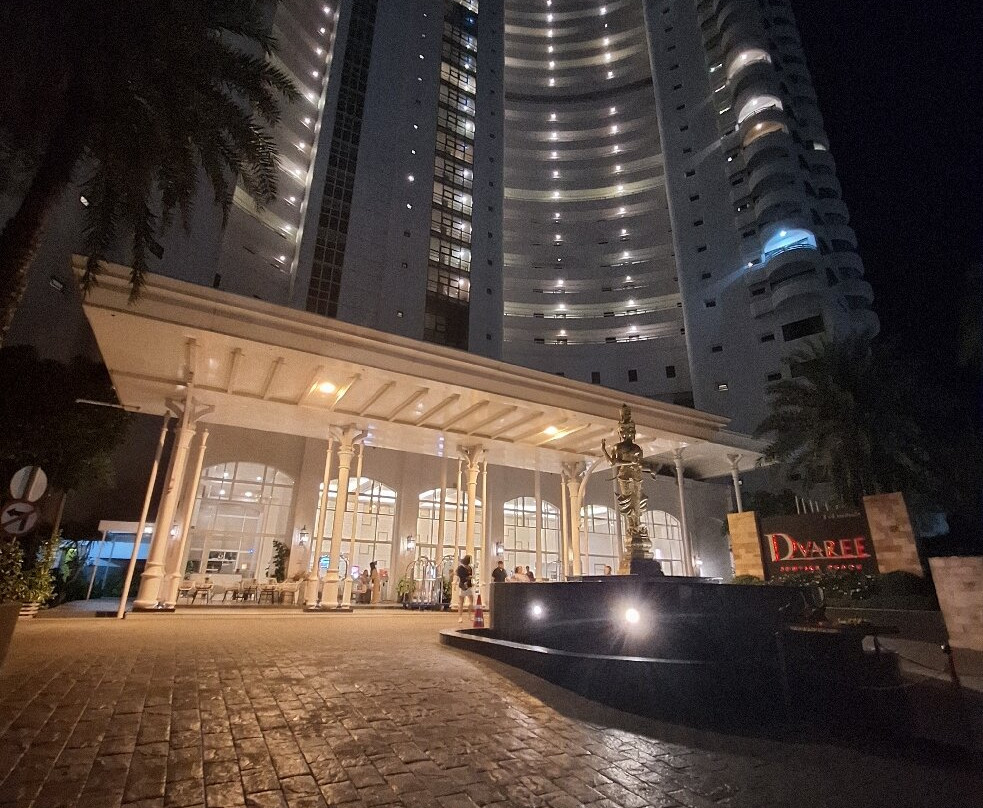 芭堤雅中天海滩迪瓦尔酒店主图