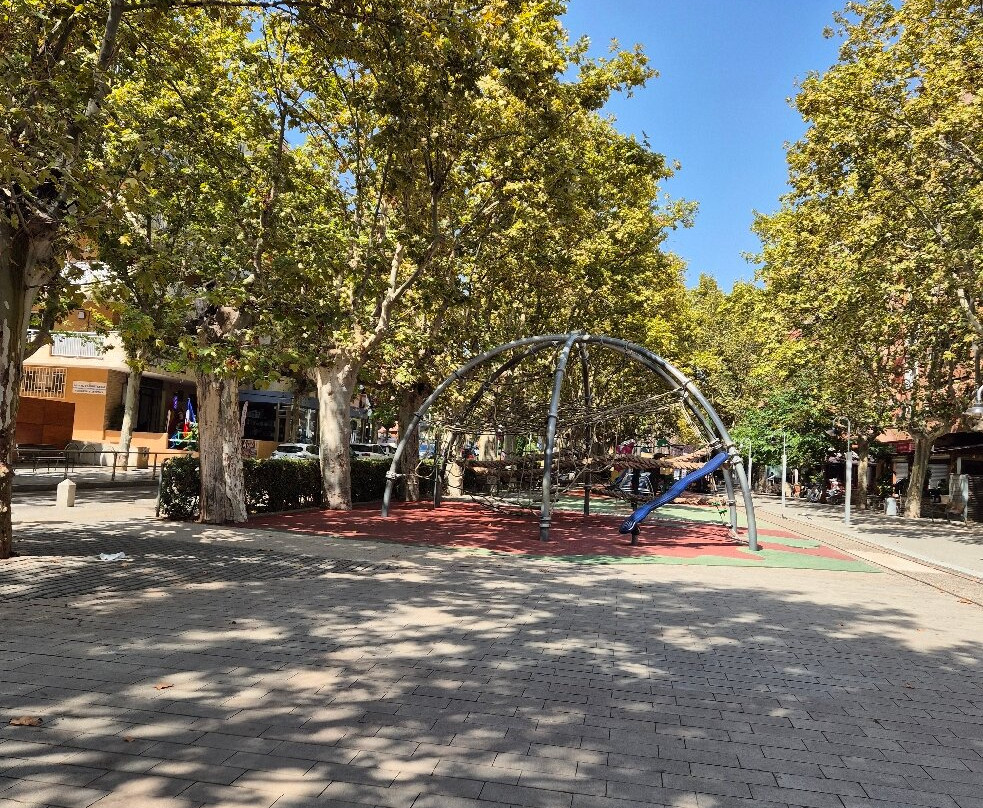 Parque Infantil de Carrilet-萨洛必去景点