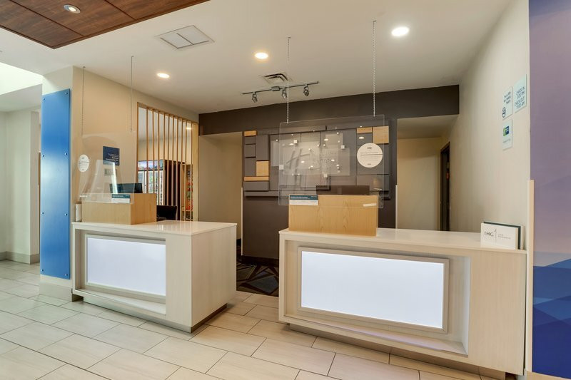 Holiday Inn Express & Suites BRYAN，蒙比利埃主图