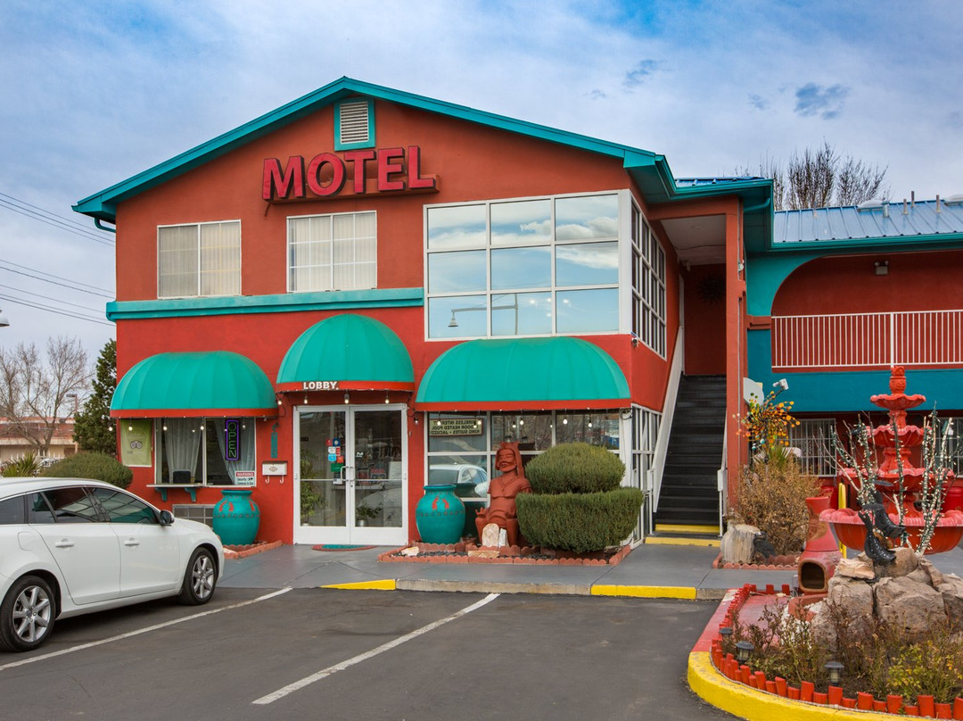 Sandia Peak Inn Old Town ABQ, a Howard Johnson by Wyndham主图