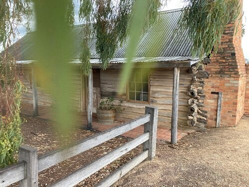 Cobram Log Cabin-Cobram必去景点