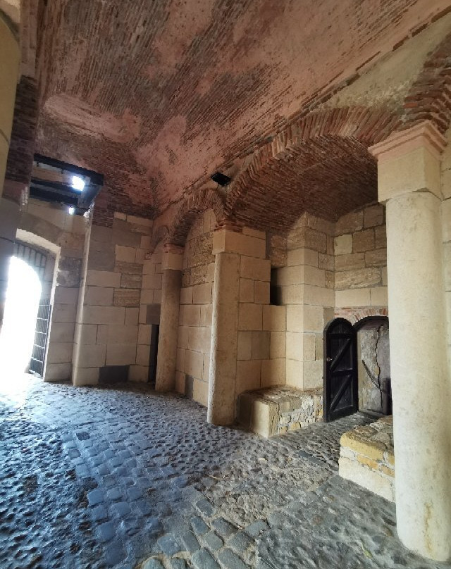 Puerta de Santiago-梅利利亚必去景点