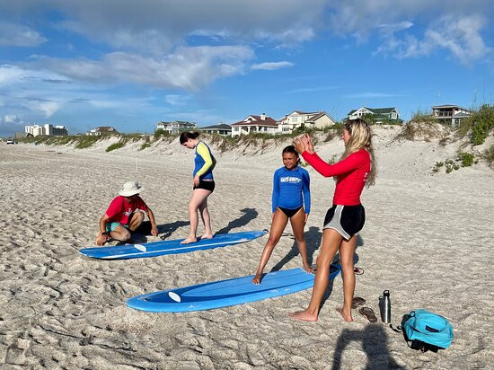WB Surf Camp景点图片