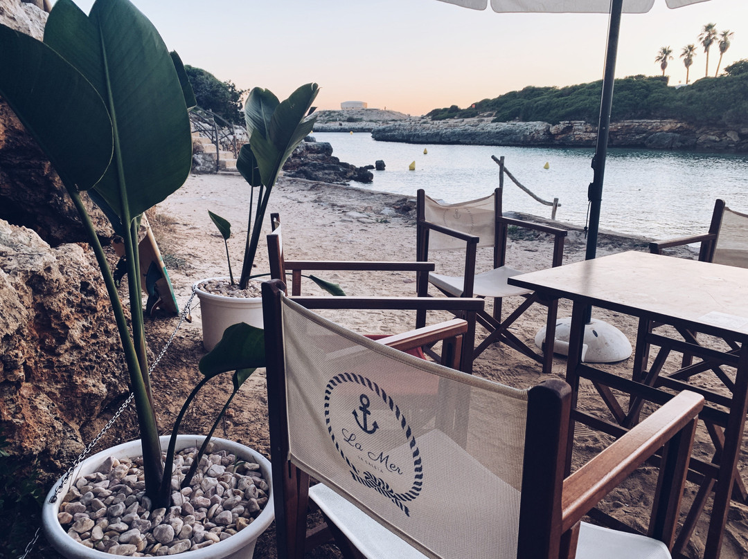 Cala Santandria餐馆和美食-La Mer Beach House