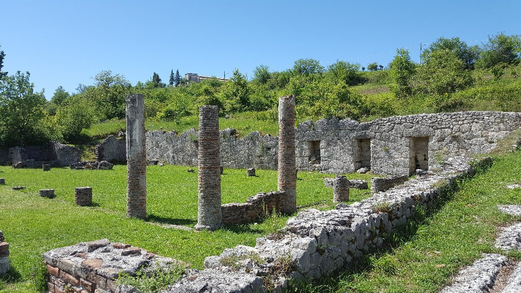Massa D'Albe旅游攻略图片