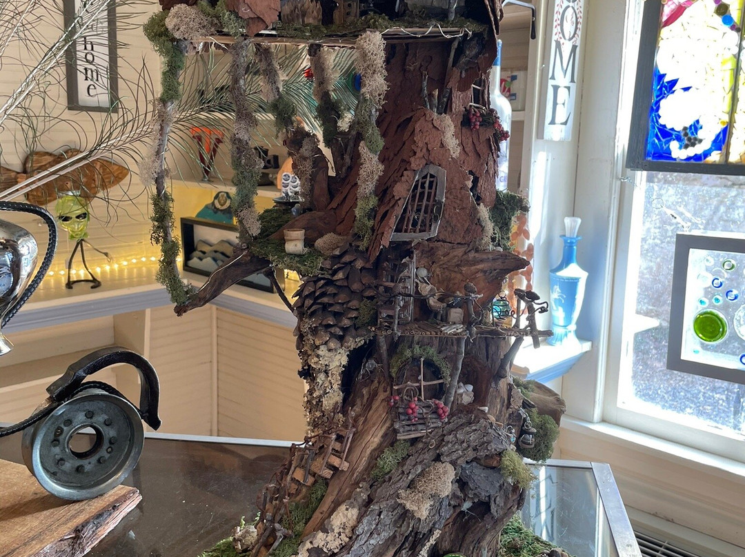 Lydia Mountain Gift Shop景点图片