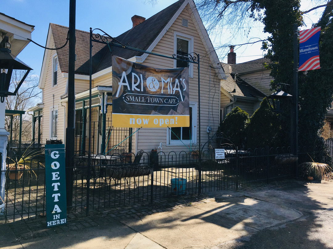 Ari & Mia's Small Town Cafe