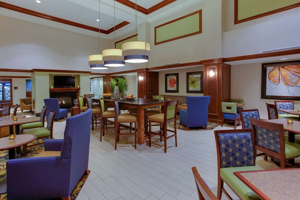 Hampton Inn & Suites Fredericksburg South主图