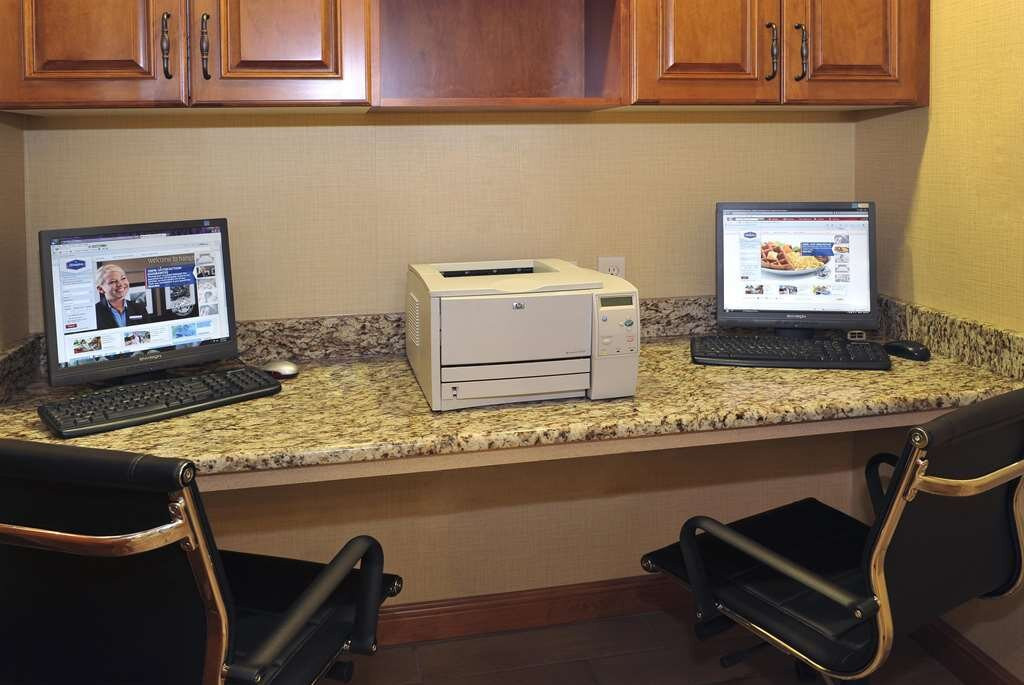 里奇菲尔德希尔顿恒庭酒店主图