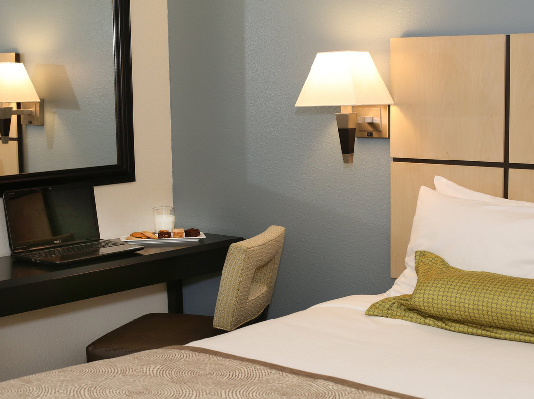 Candlewood Suites East Lansing By IHG主图