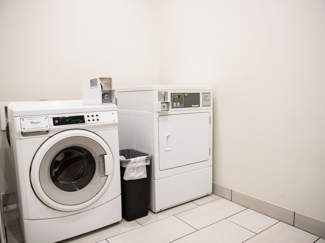 Holiday Inn Express & Suites Sedalia By IHG主图