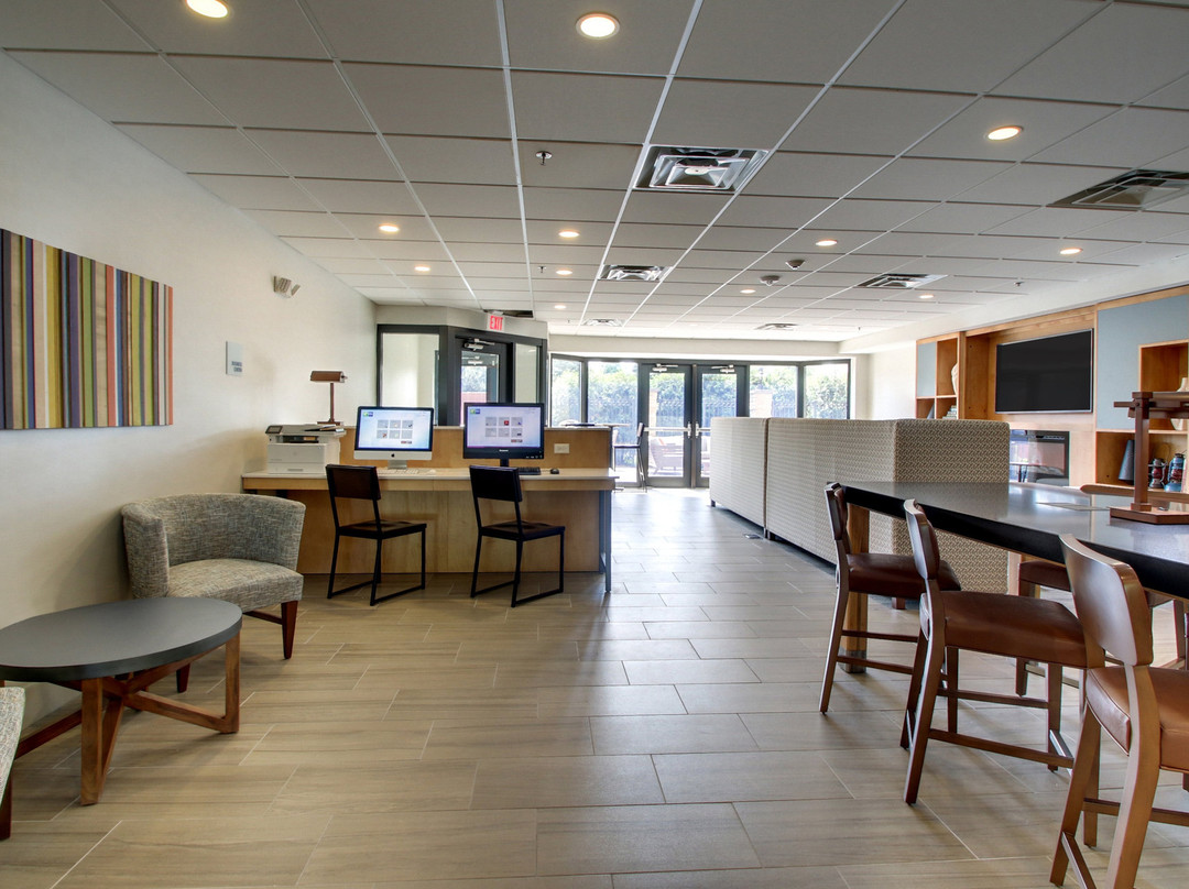 Holiday Inn Express & Suites Aurora - Naperville By IHG主图