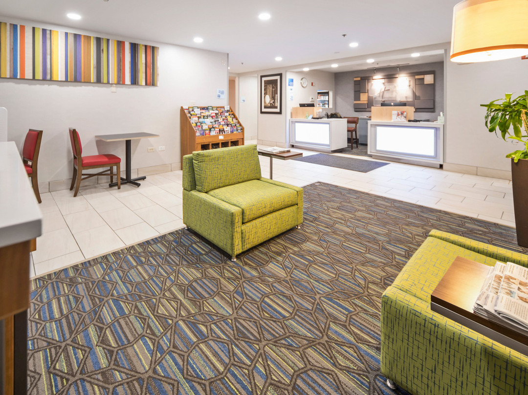 Holiday Inn Express Chicago Nw-vernon Hills By IHG主图