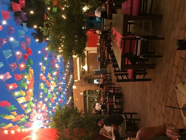 Tres Gallos Beach Hostal & Bar