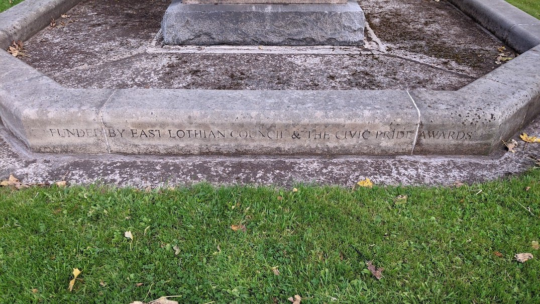 Robert Moffat Monument-Ormiston必去景点