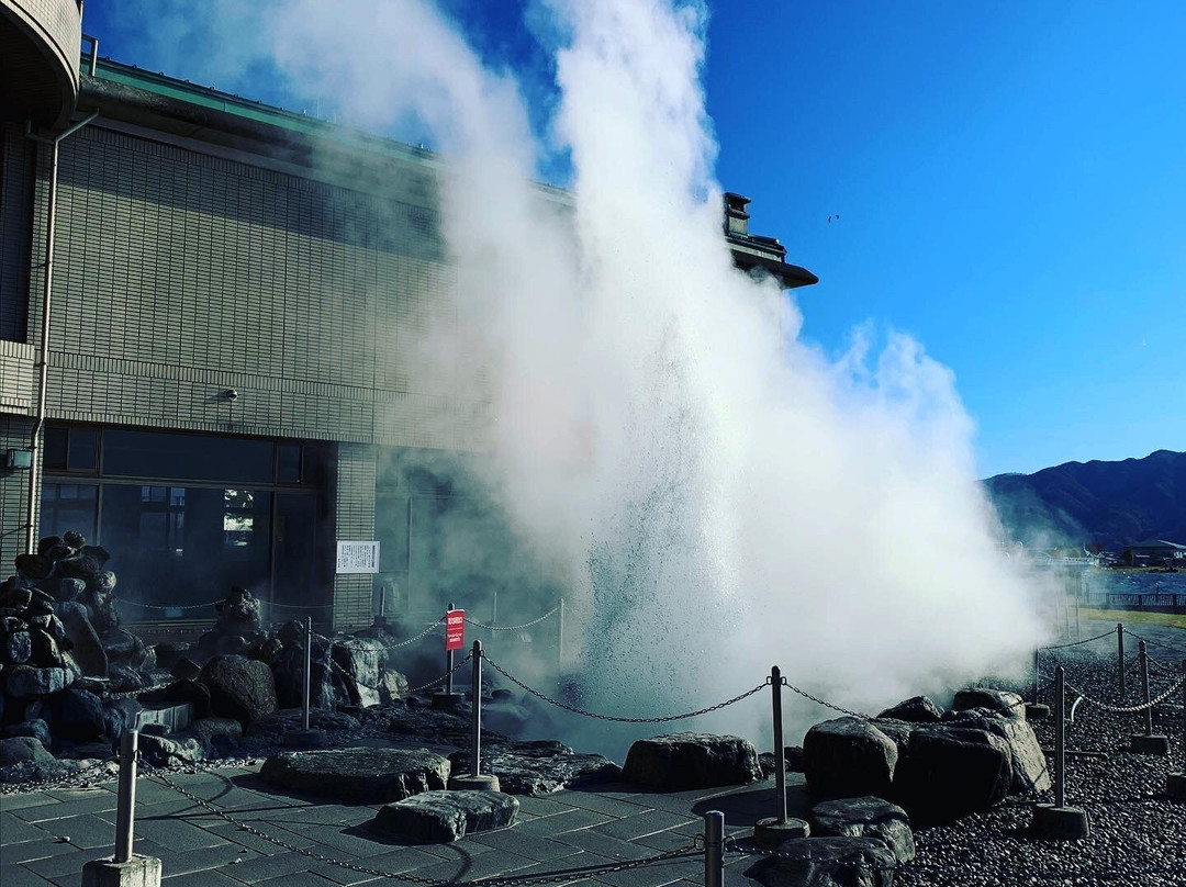 Lake Suwa Geyser Center景点图片