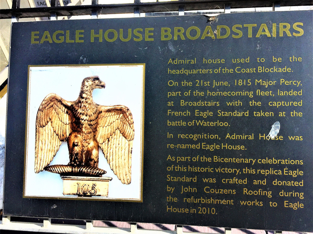 Waterloo Way and Eagle House景点图片