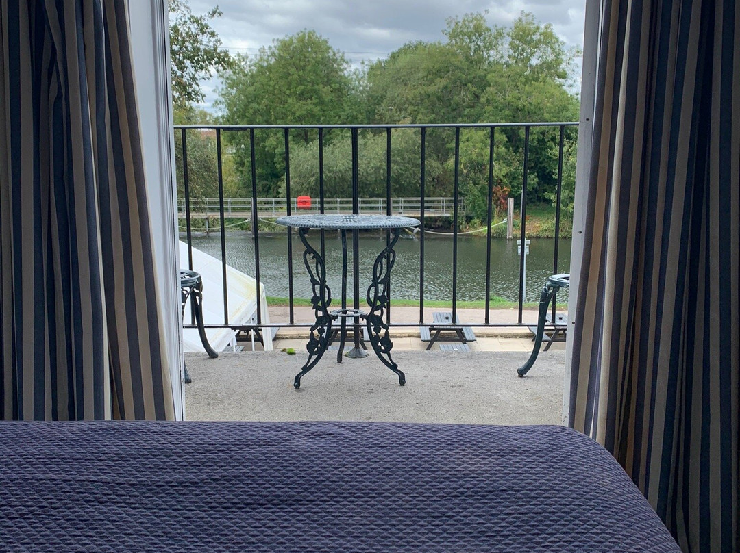 The Weir Hotel主图